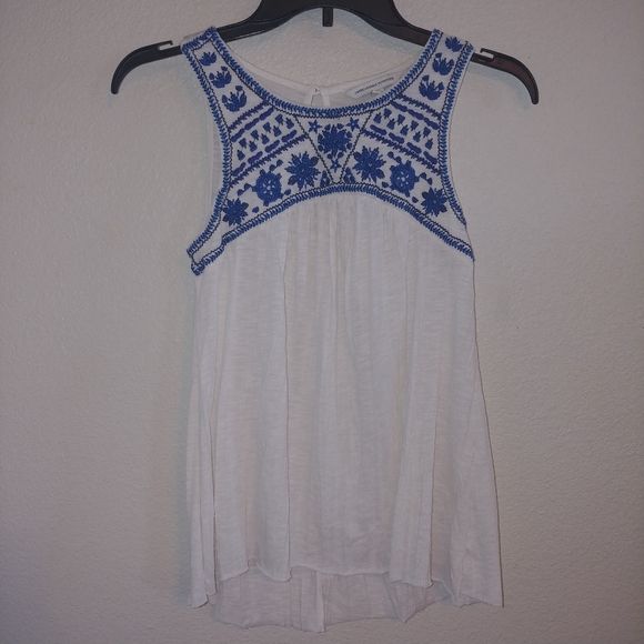 American Eagle Outfitters Tops - American eagle outfitters embroidered babydoll top
